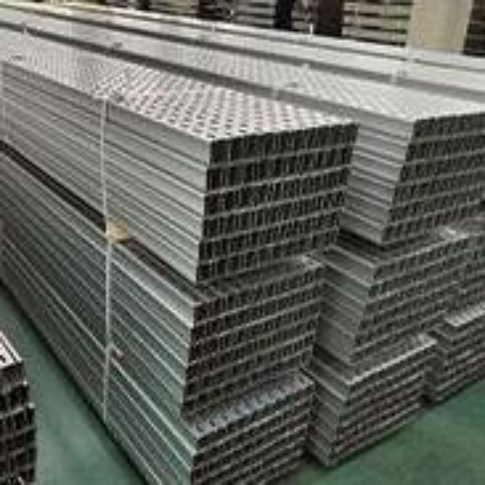 鋅鋁鎂光伏支架